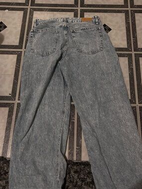 Light Acid Wash Straight-Leg Jeans